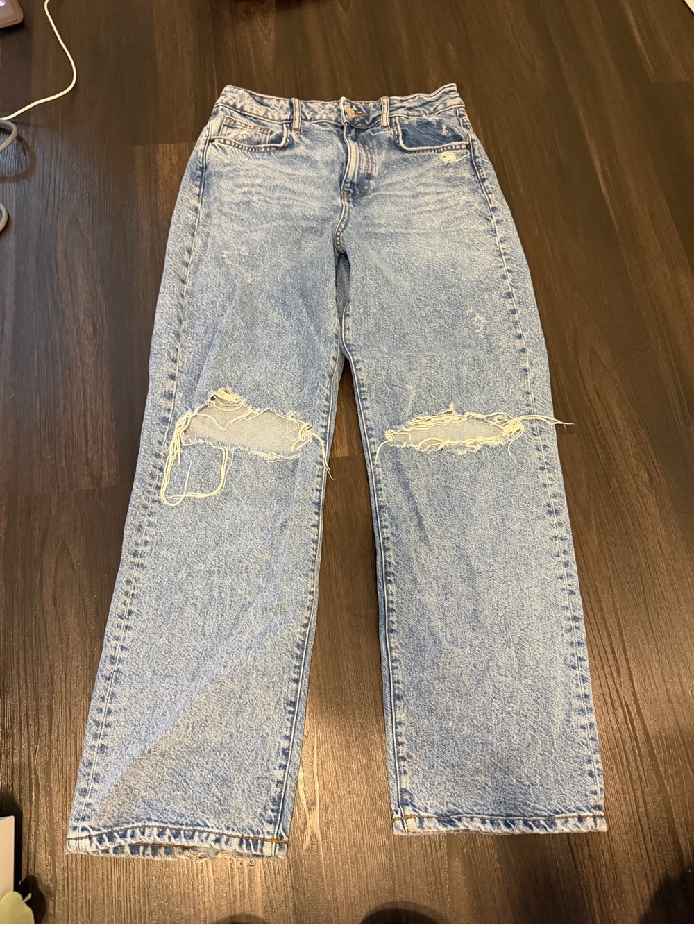 Forever 21 Light Wash Distressed Straight-Leg Jeans